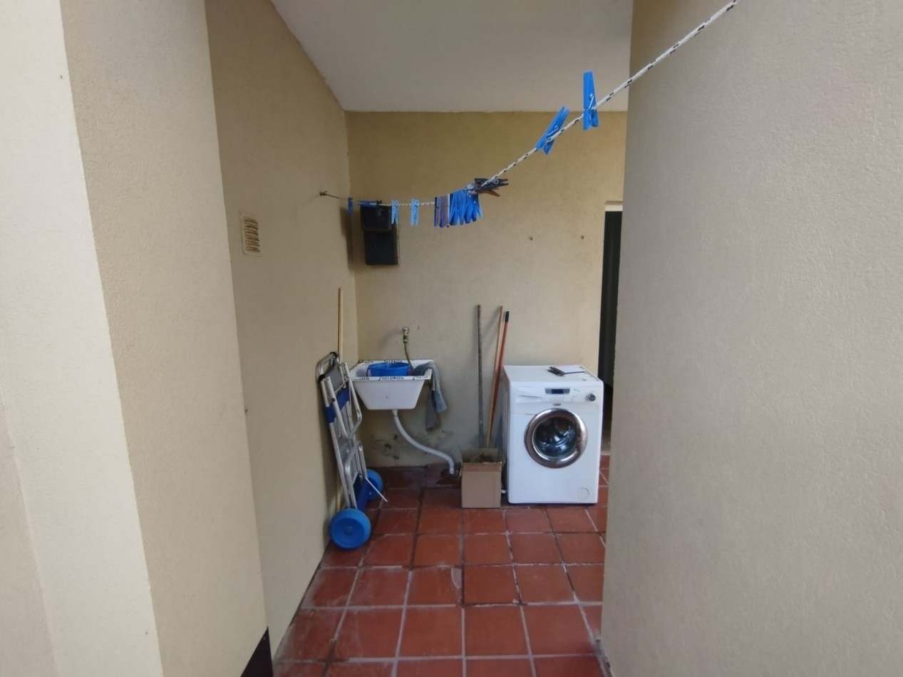 DEPARTAMENTO AMPLIO EN PINAMAR CON COCHERA Y PATIO MUY  EN VENTA