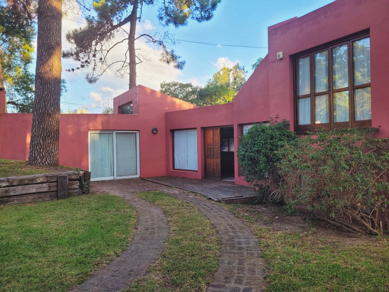 Casa 3 ambientes con Piscina - Ostende - A reciclar