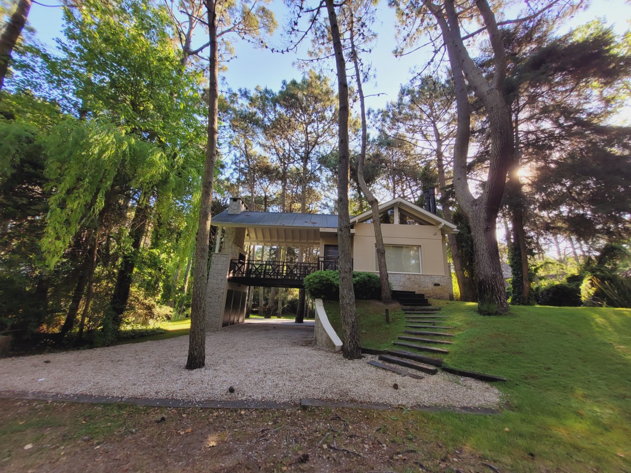 CASA EN PARQUE CARILO 