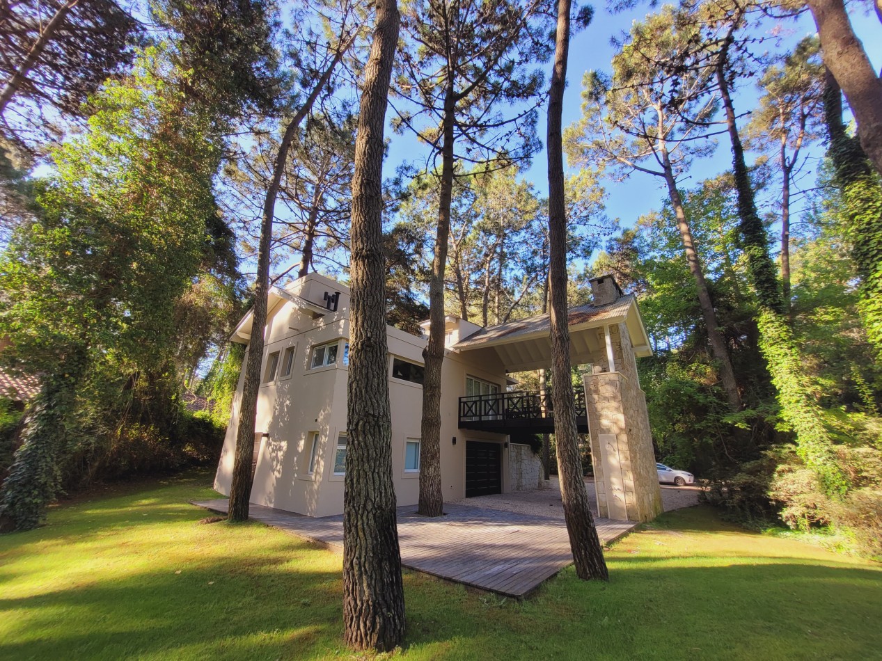 CASA EN PARQUE CARILO 