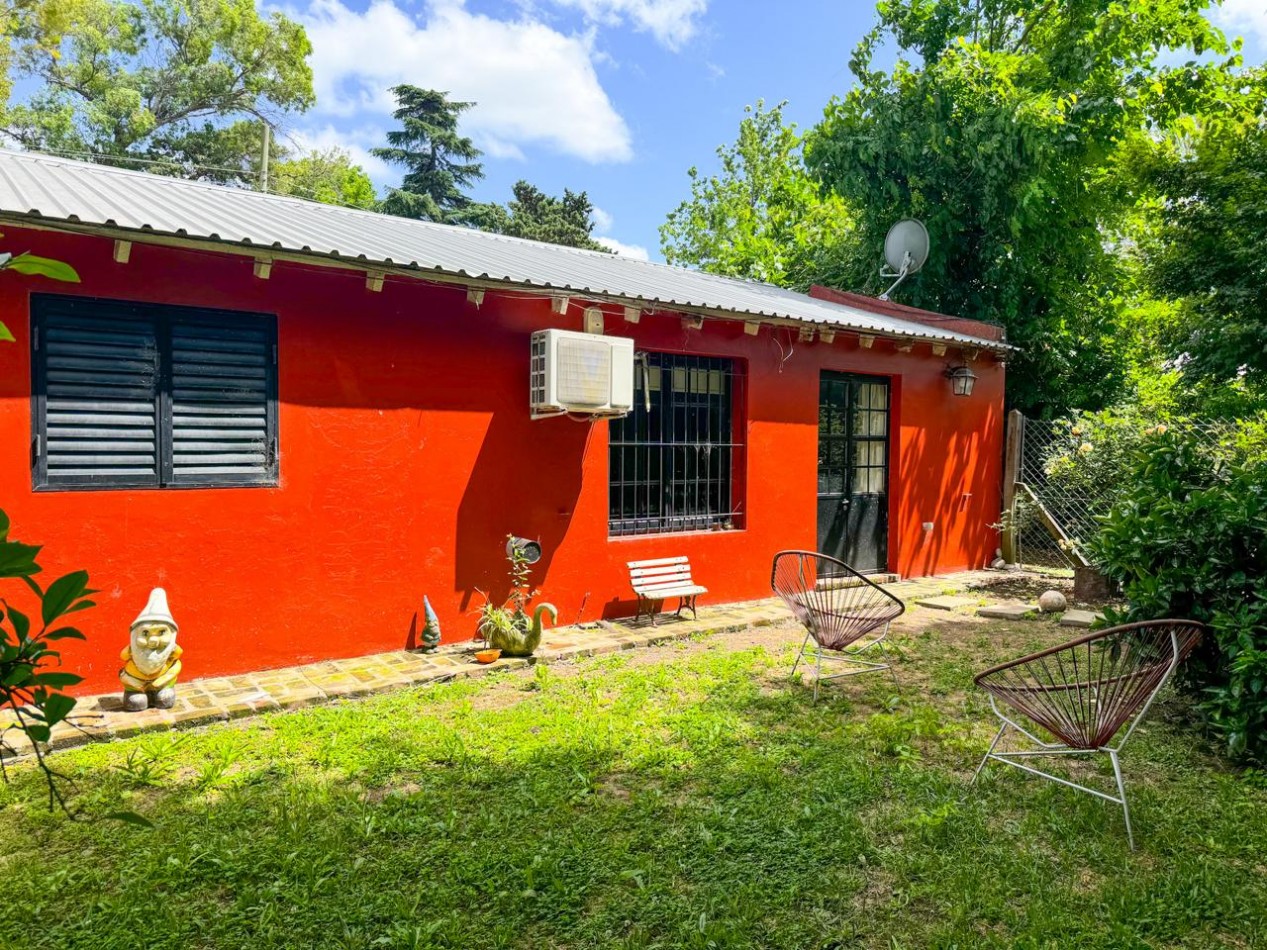 Venta de Casa en City Bell con unico Jardin Privado.