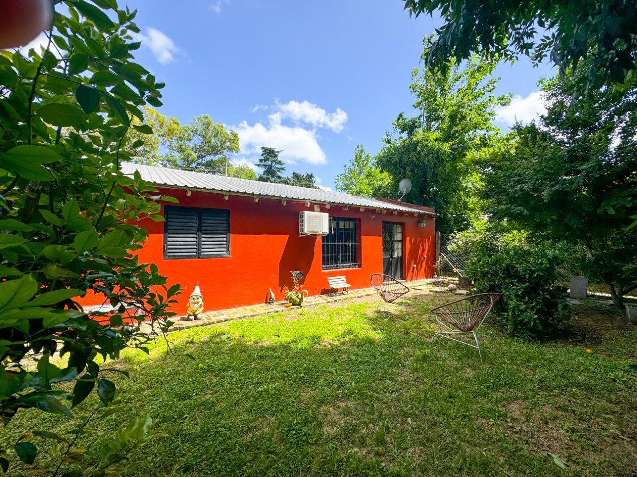 Venta de Casa en City Bell con unico Jardin Privado.