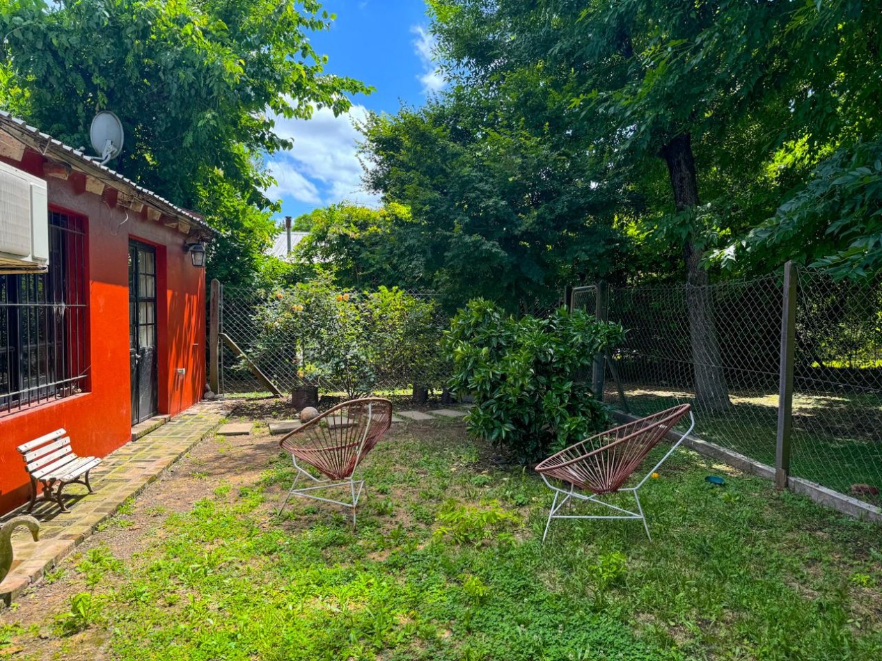 Venta de Casa en City Bell con unico Jardin Privado.