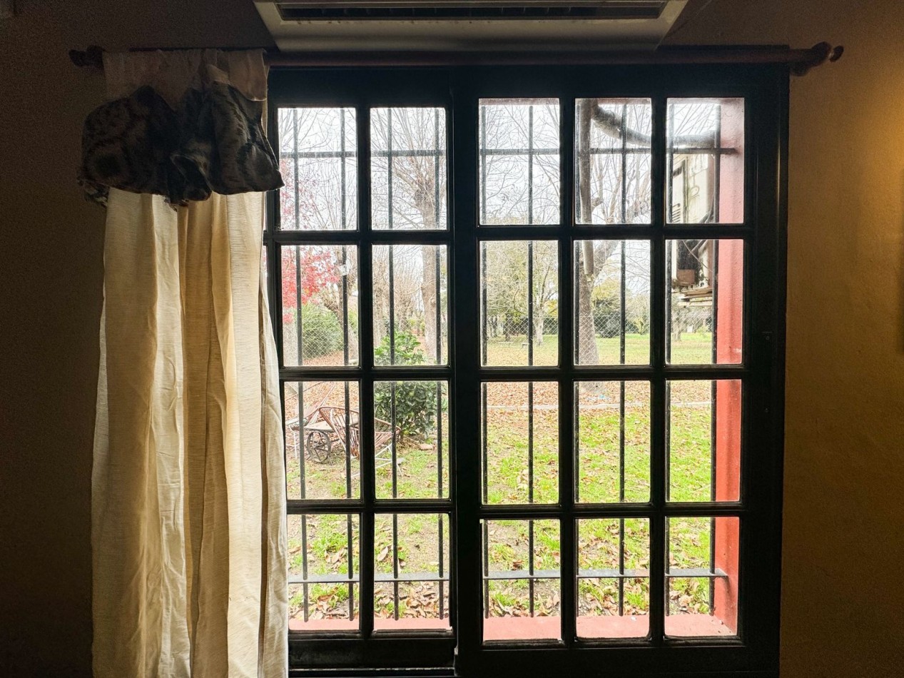 Venta de Casa en City Bell con unico Jardin Privado.