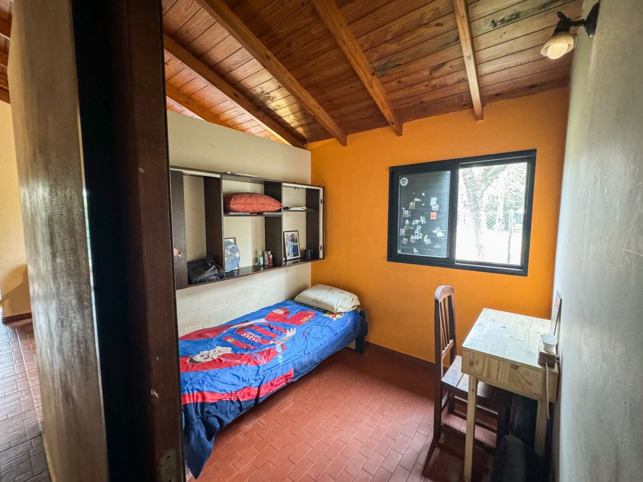Venta de Casa en City Bell con unico Jardin Privado.