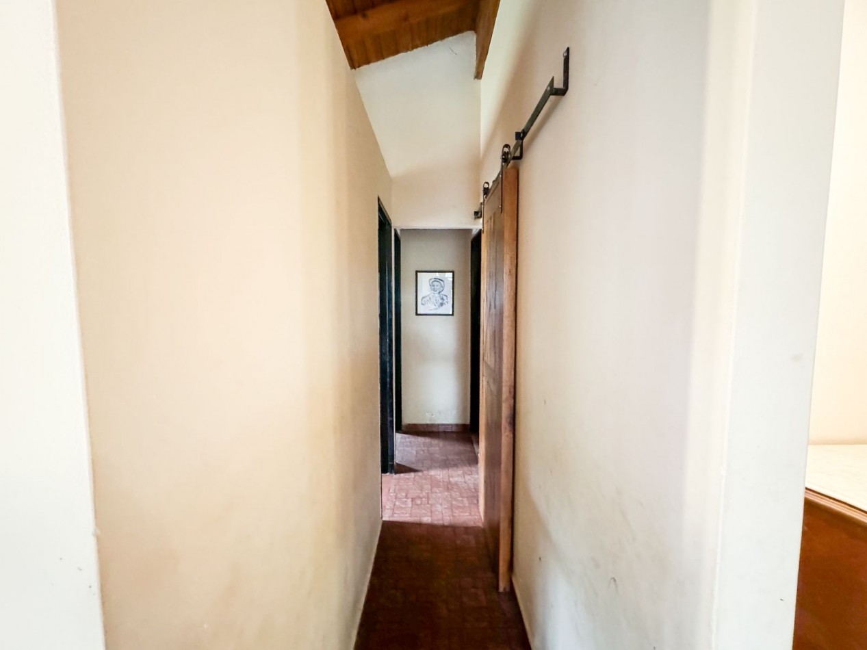 Venta de Casa en City Bell con unico Jardin Privado.