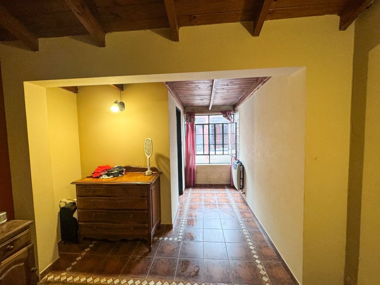 Venta de Casa en City Bell con unico Jardin Privado.