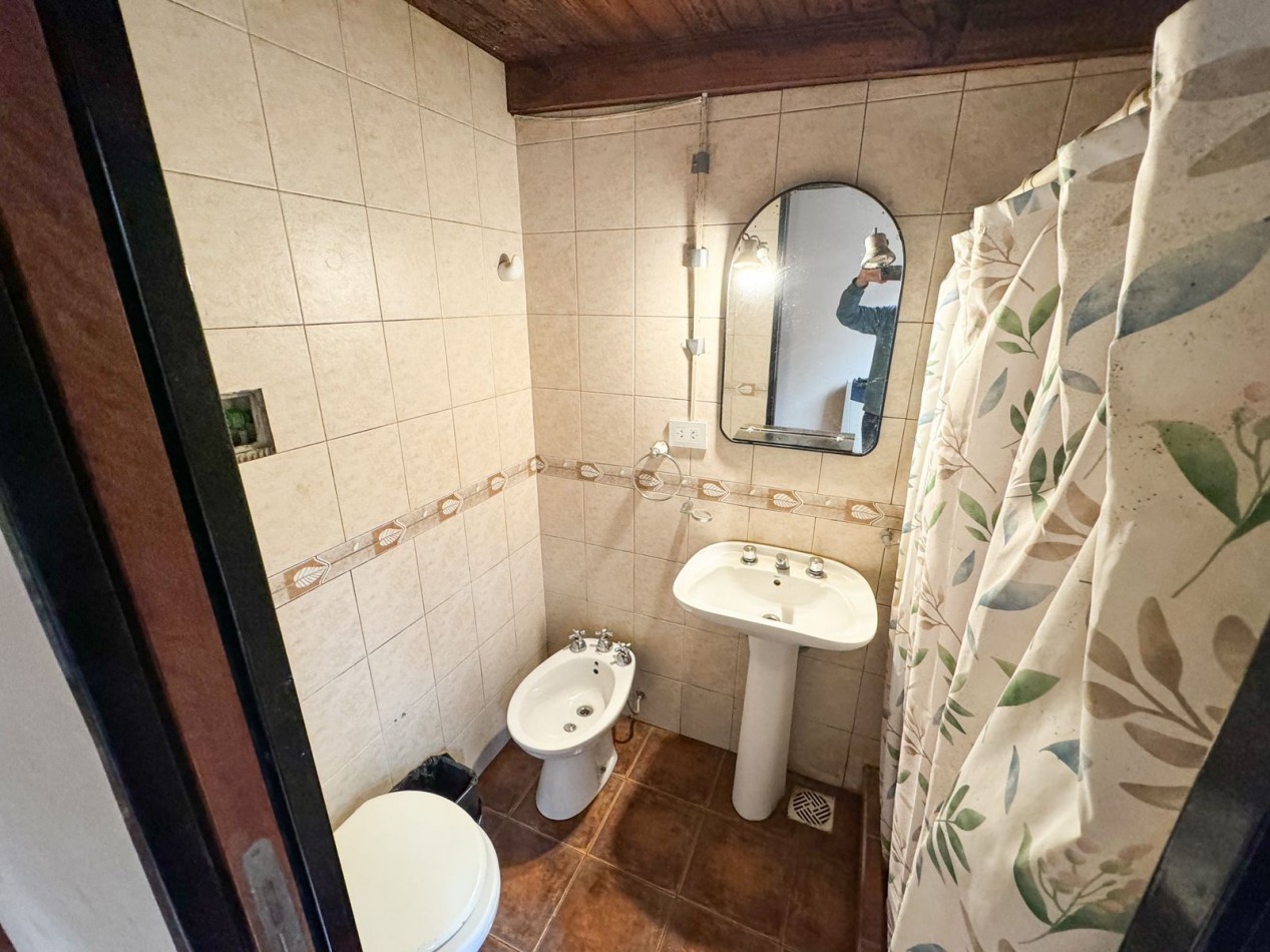 Venta de Casa en City Bell con unico Jardin Privado.