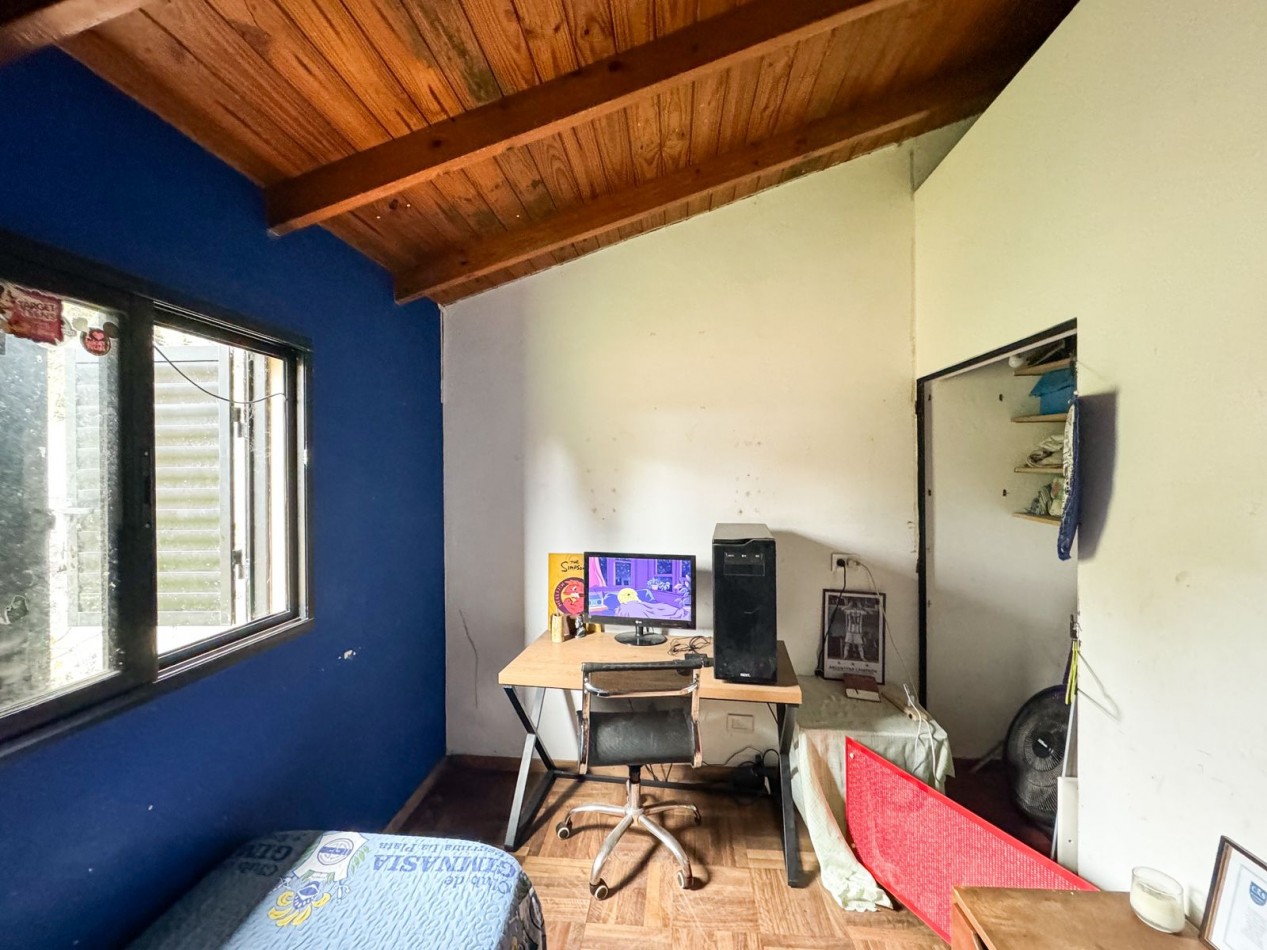 Venta de Casa en City Bell con unico Jardin Privado.