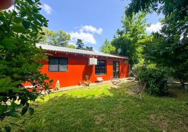 Venta de Casa en City Bell con unico Jardin Privado.