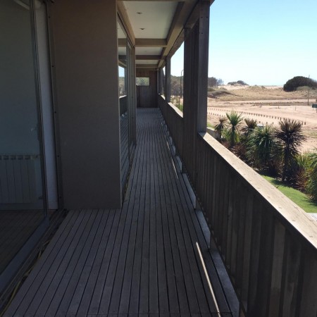 CASA CON PISCINA FRENTE AL MAR EN PINAMAR NORTE