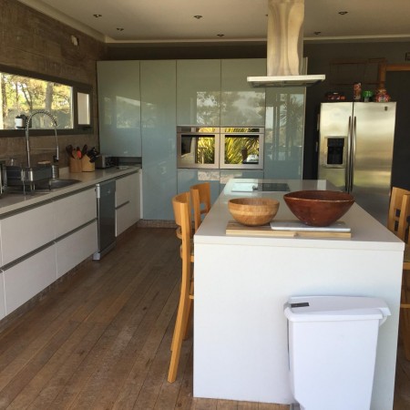 CASA CON PISCINA FRENTE AL MAR EN PINAMAR NORTE