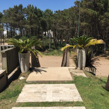 CASA CON PISCINA FRENTE AL MAR EN PINAMAR NORTE