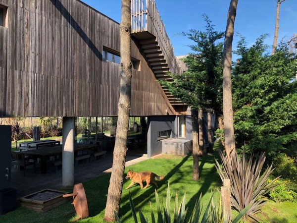 CASA CON PISCINA FRENTE AL MAR EN PINAMAR NORTE