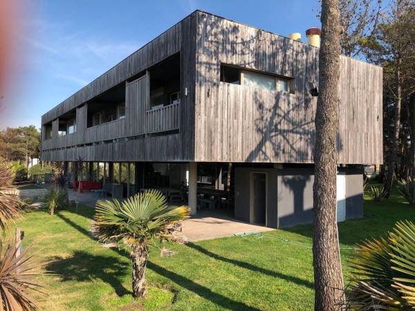 CASA CON PISCINA FRENTE AL MAR EN PINAMAR NORTE