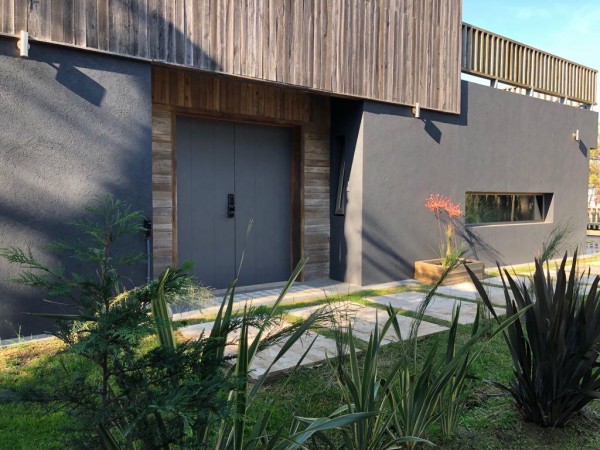 CASA CON PISCINA FRENTE AL MAR EN PINAMAR NORTE