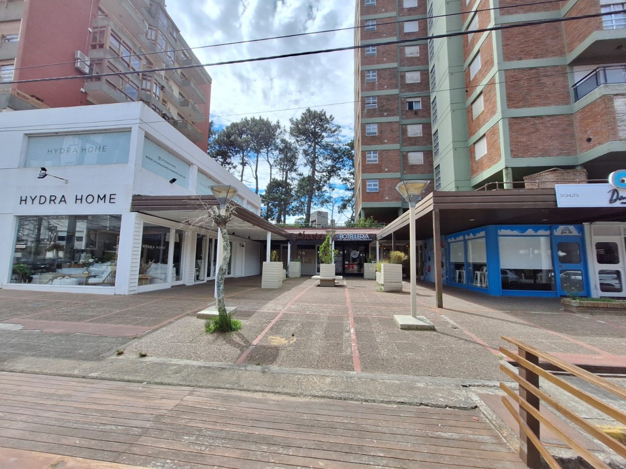 LOCAL COMERCIAL EN ALQUILER -  Pinamar Centro