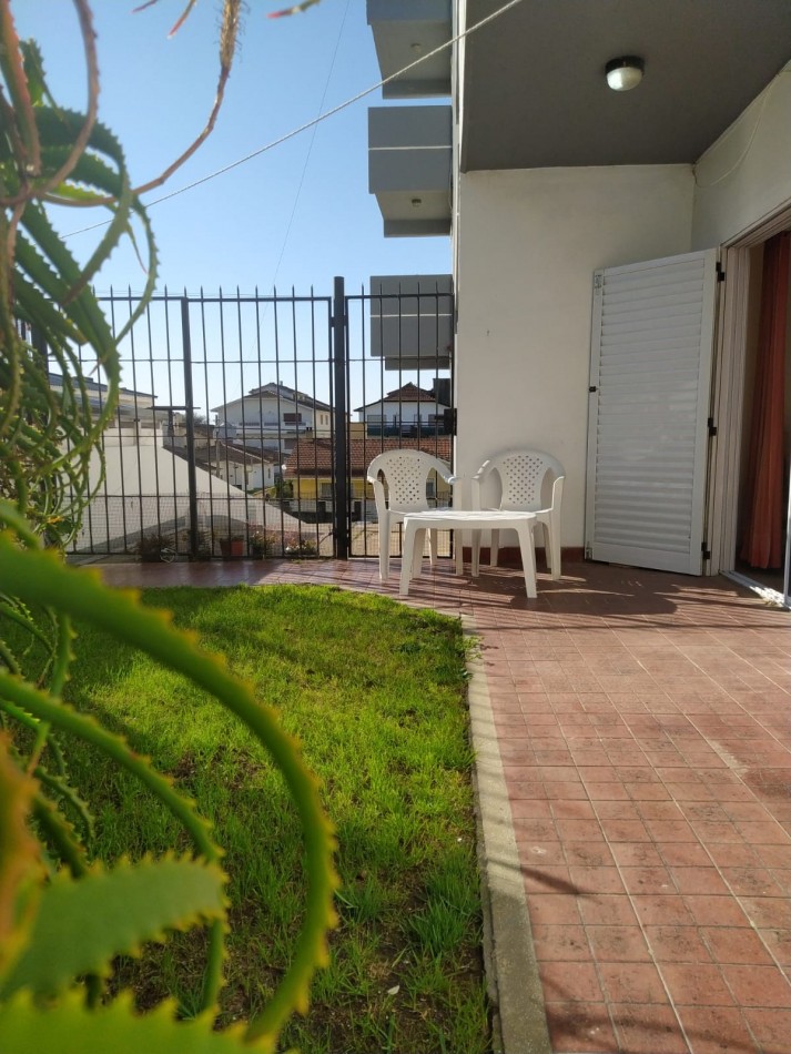 Hermoso departamento 3 ambientes c/ patio Propio 