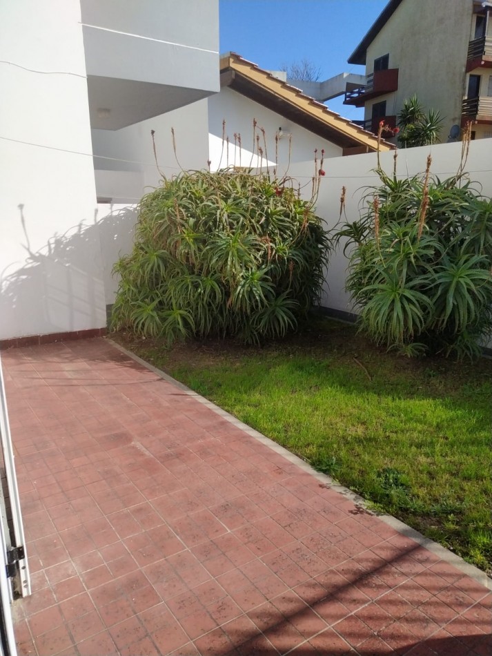 Hermoso departamento 3 ambientes c/ patio Propio 