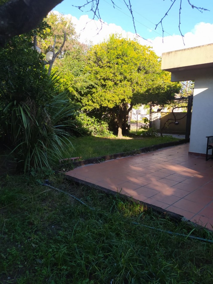 Casa 4 ambientes en Barrio la Carmencita 