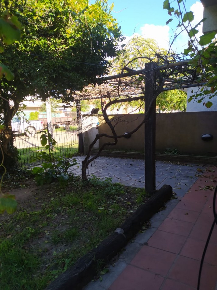 Casa 4 ambientes en Barrio la Carmencita 