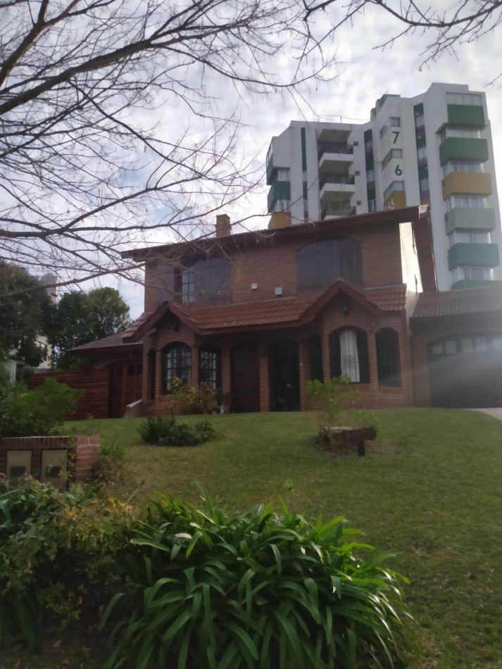 TRIPLEX DE CATEGORIA EN BARRIO NORTE 