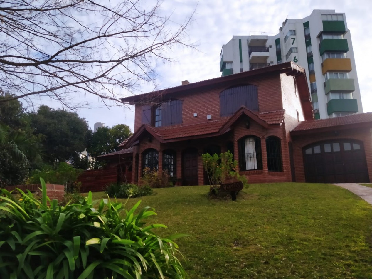 TRIPLEX DE CATEGORIA EN BARRIO NORTE 