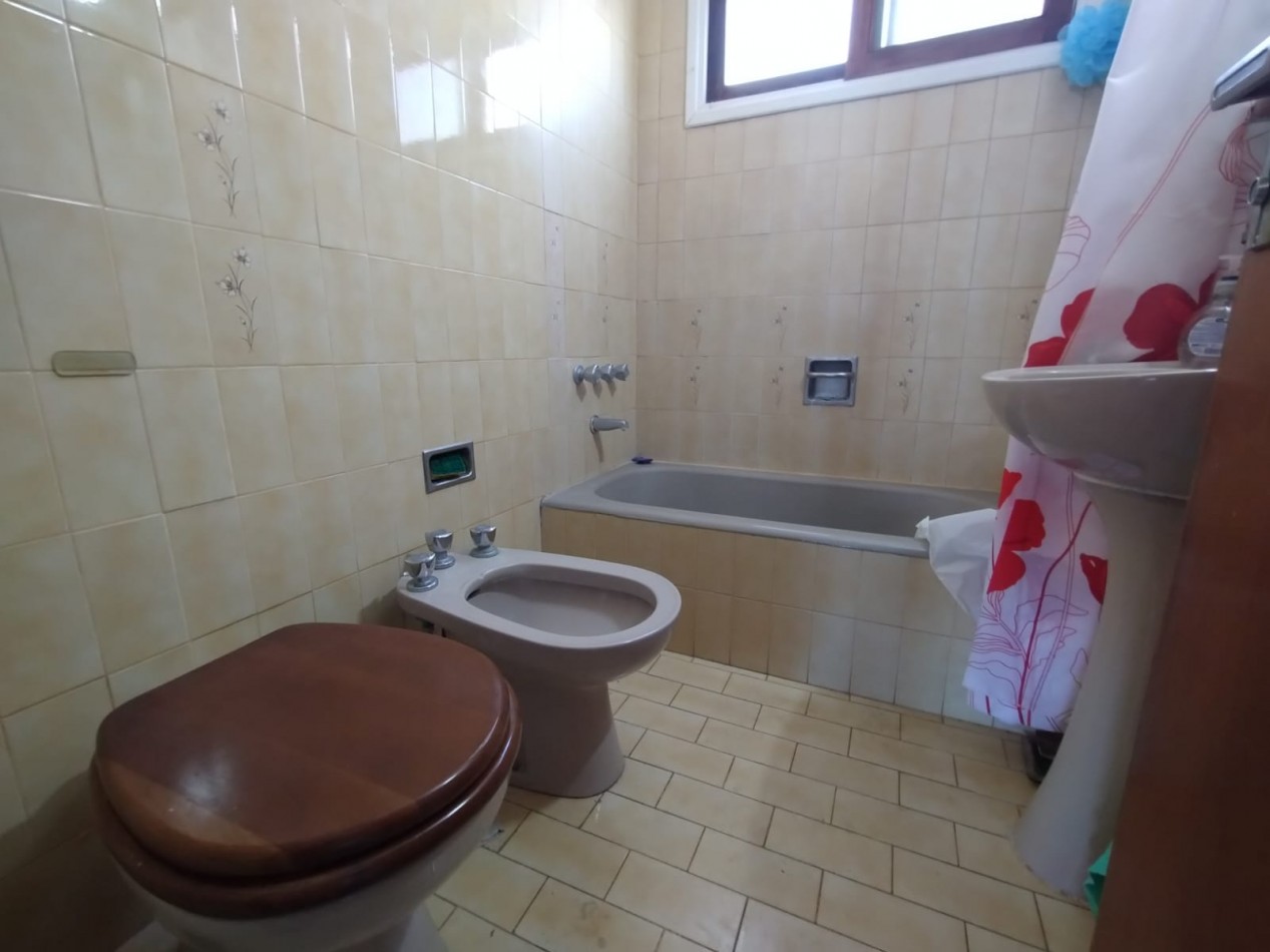 DEPARTAMENTO 2 AMBIENTES EN VENTA - GESELL CENTRO - VISTA AL MAR - COCHERA - TODOS LOS SERVICIOS 
