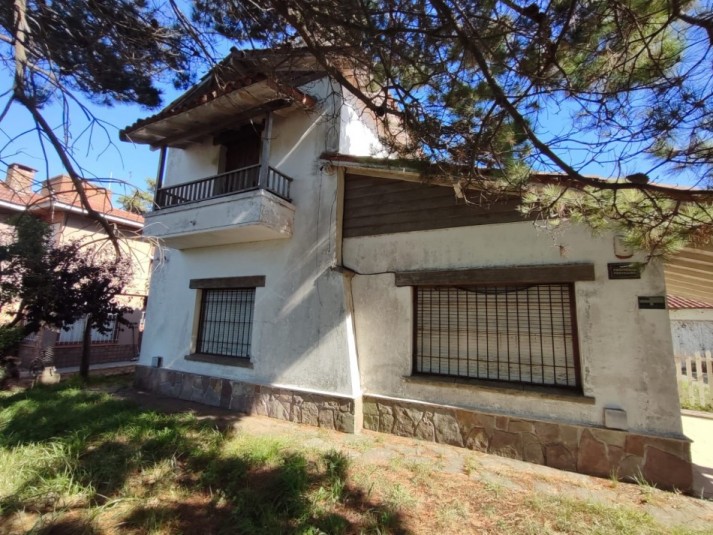 CASA A REFACCIONAR - ZONA CENTRO - SOBRE LOTE MULTIFAMILIAR / HOTELERO