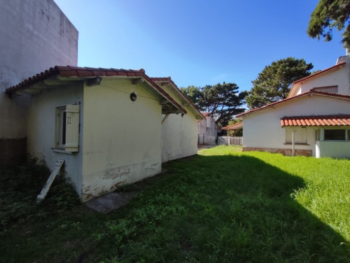 CASA A REFACCIONAR - ZONA CENTRO - SOBRE LOTE MULTIFAMILIAR / HOTELERO