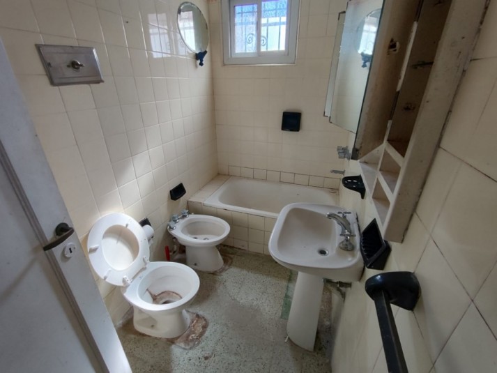 CASA A REFACCIONAR - ZONA CENTRO - SOBRE LOTE MULTIFAMILIAR / HOTELERO