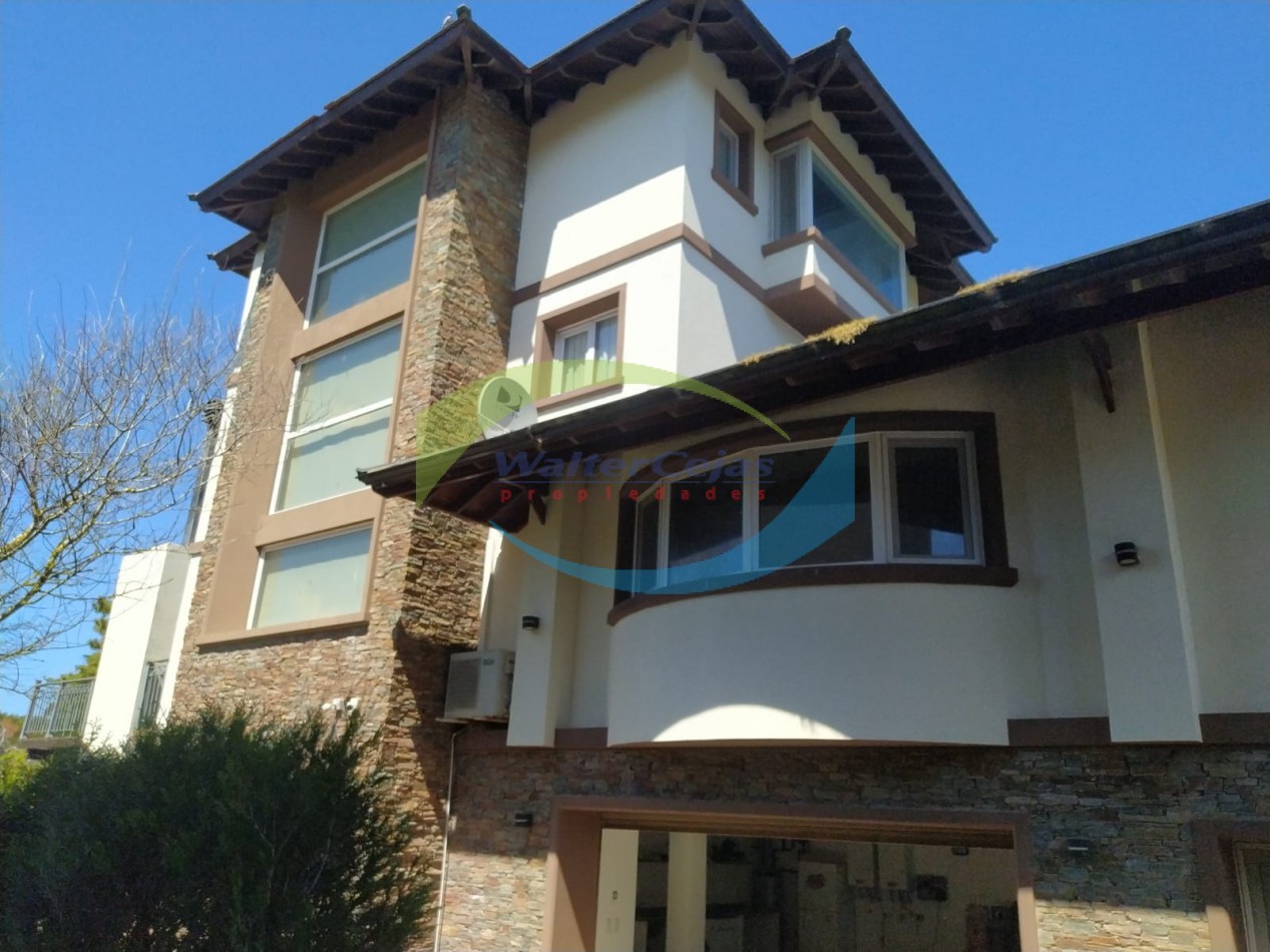 HERMOSO CHALET ESTILO AMERICANO EN 4 PLANTAS - EN EL CORAZON DE MAR DE LAS PAMPAS