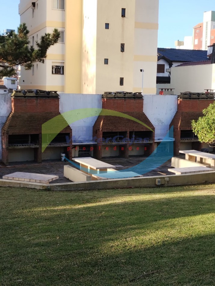 HERMOSO DEPARTAMENTO 2 AMBIENTES - GESELL CENTRO - GAS NATURAL Y COCHERA 