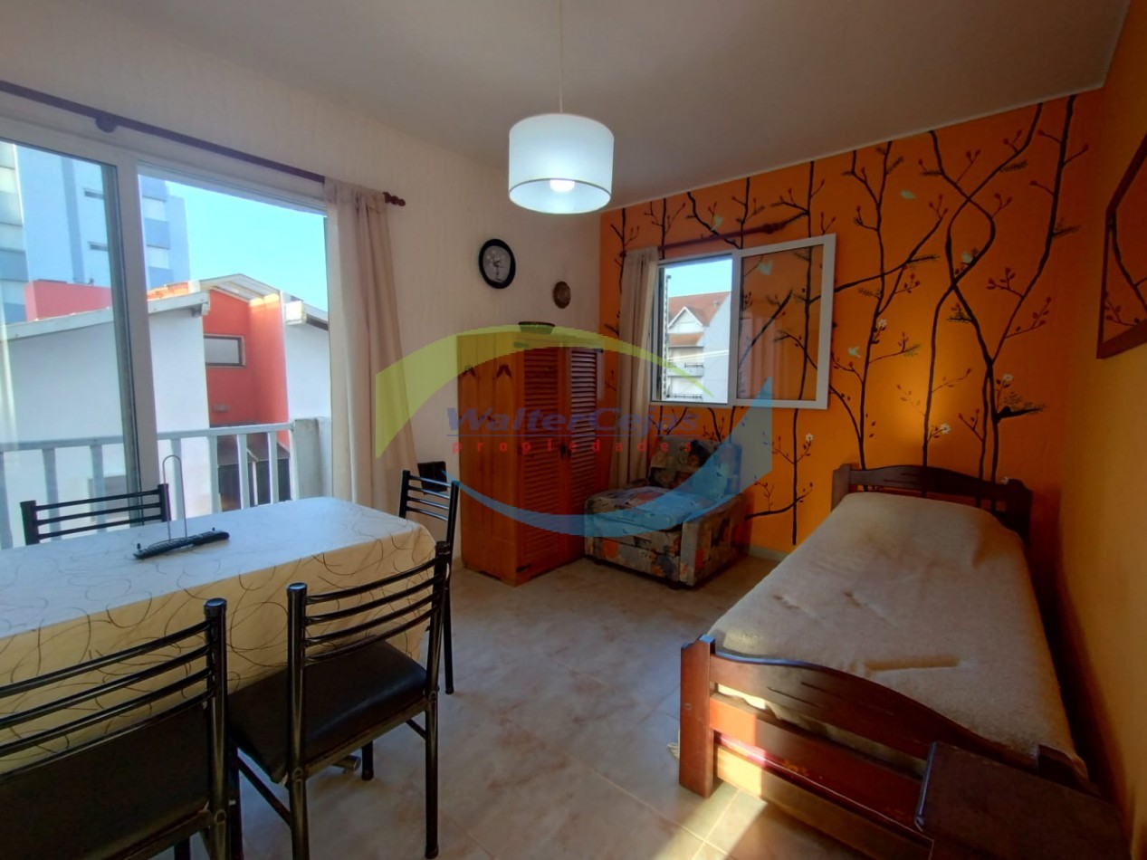 HERMOSO DEPARTAMENTO 2 AMBIENTES - GESELL CENTRO - GAS NATURAL Y COCHERA 