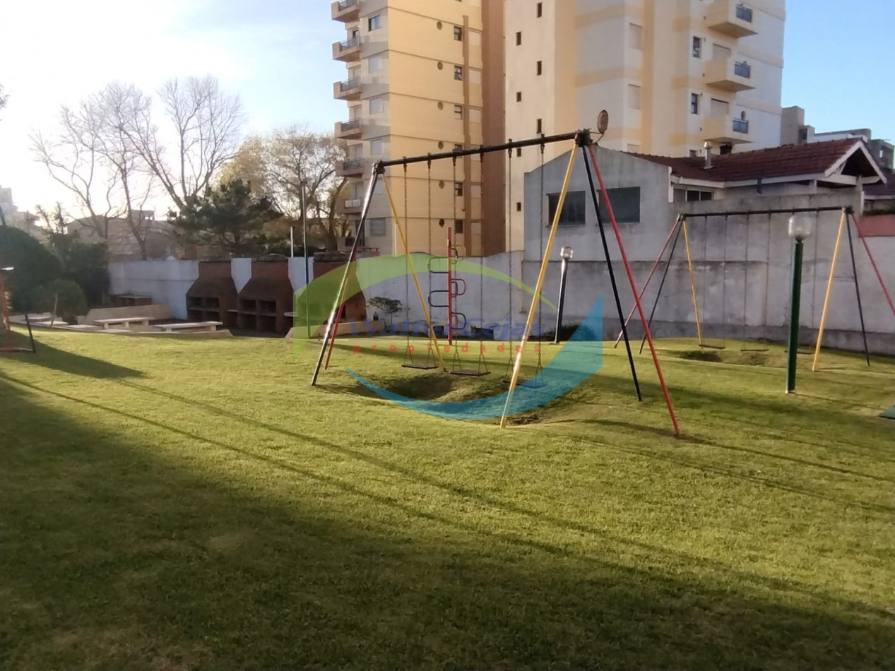 HERMOSO DEPARTAMENTO 2 AMBIENTES - GESELL CENTRO - GAS NATURAL Y COCHERA 
