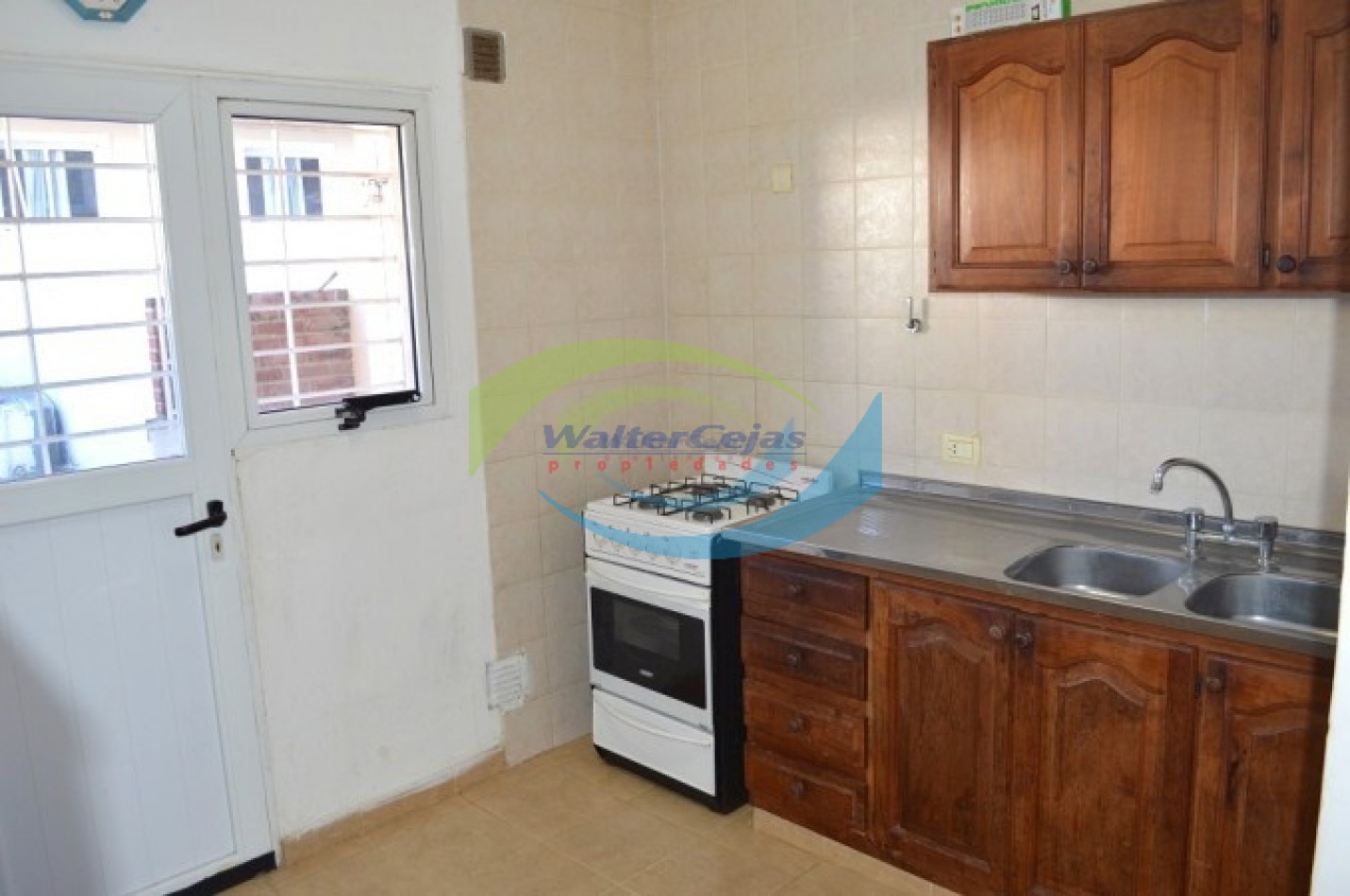 TRIPLEX 4 AMBIENTES CON TODOS LOS SERIVICIOS - VISTA AL MAR UNIDAD 2