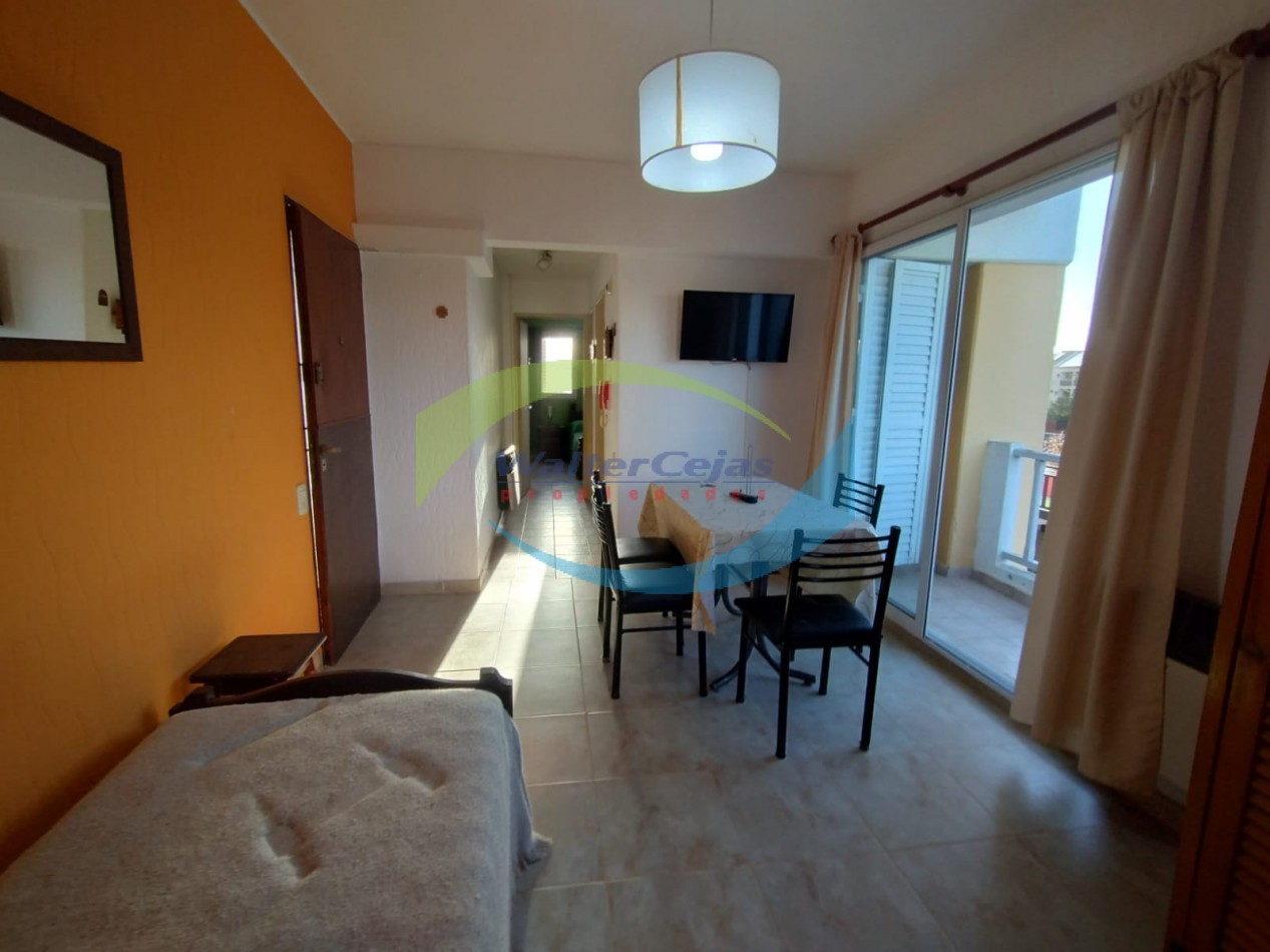 HERMOSO DEPARTAMENTO 2 AMBIENTES - GESELL CENTRO - GAS NATURAL Y COCHERA 