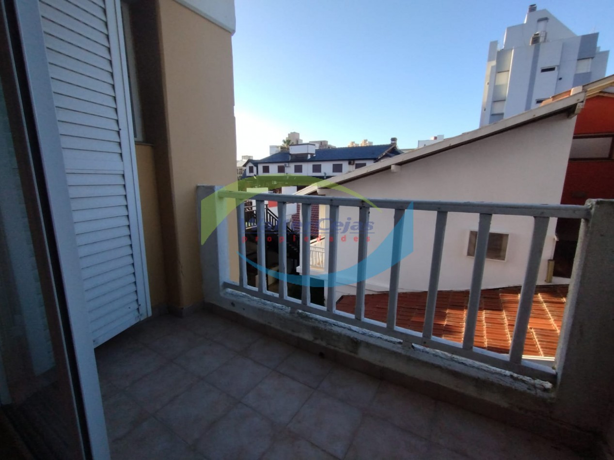 HERMOSO DEPARTAMENTO 2 AMBIENTES - GESELL CENTRO - GAS NATURAL Y COCHERA 