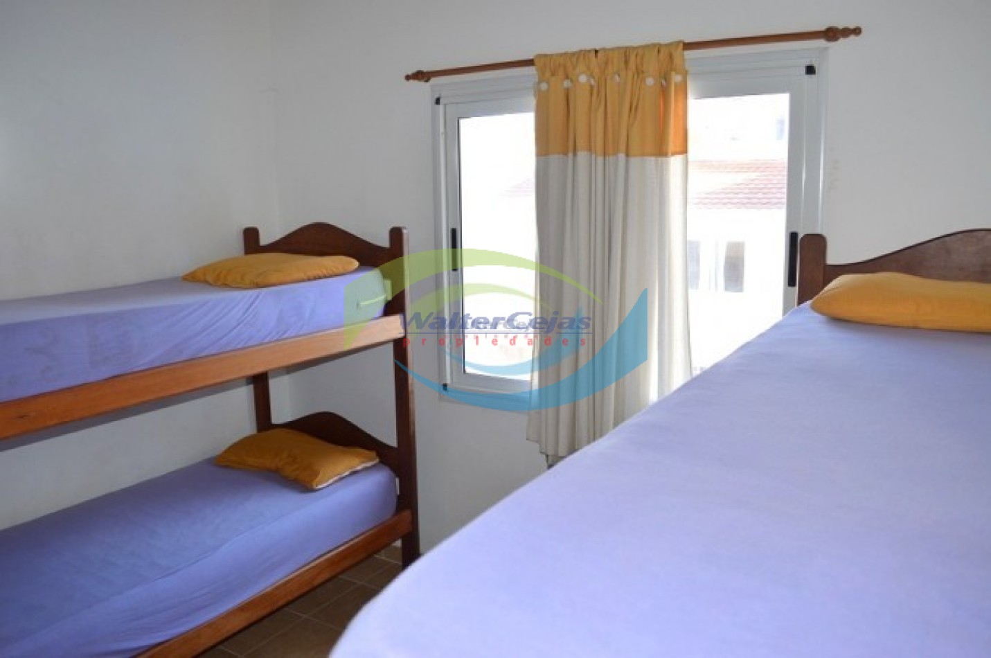 TRIPLEX 4 AMBIENTES CON TODOS LOS SERIVICIOS - VISTA AL MAR UNIDAD 2