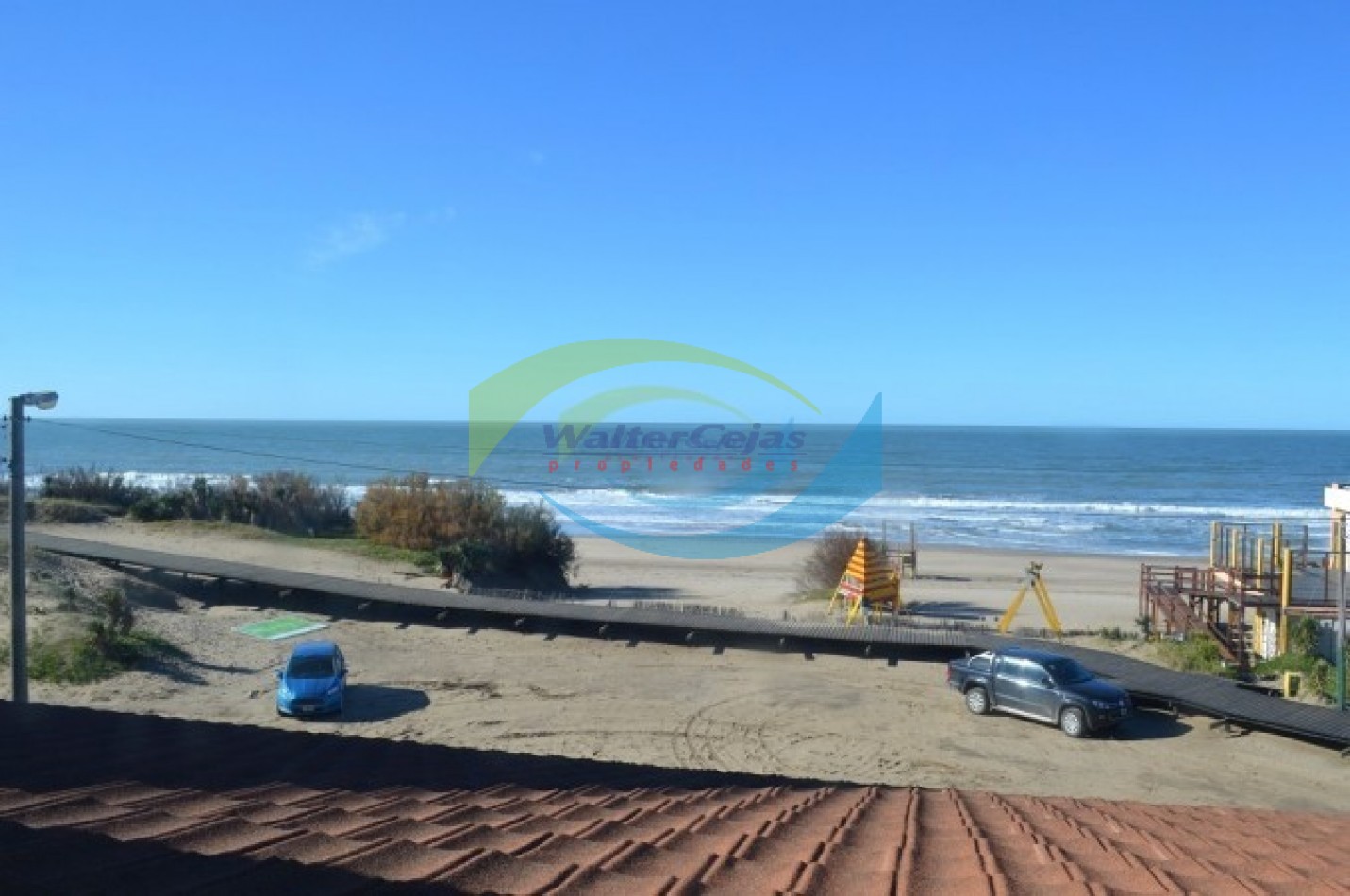 TRIPLEX 4 AMBIENTES CON TODOS LOS SERIVICIOS - VISTA AL MAR UNIDAD 2