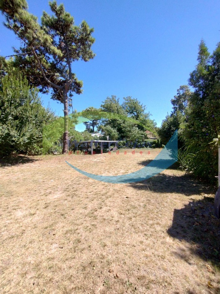 CASA EN VENTA SOBRE LOTE MULTIFAMILIAR HOTELERO