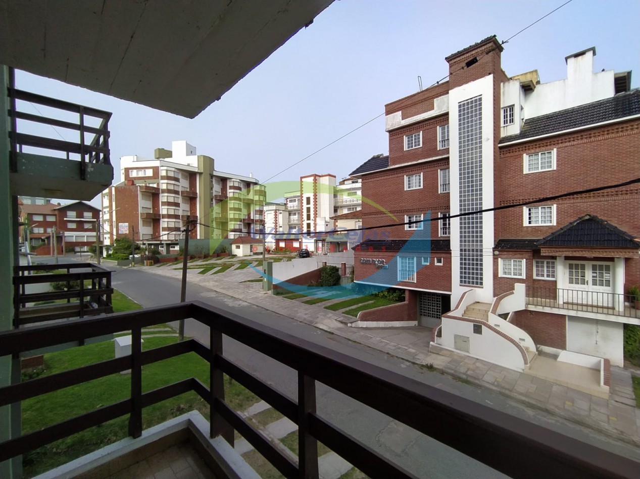 HERMOSO DEPARTAMENTO 2 AMBIENTES  EN EL CENTRO DE GESELL - COCHERA - GAS NATURAL - VISTA AL MAR