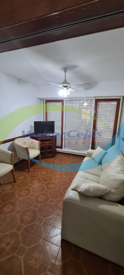 HERMOSO DEPARTAMENTO 2 AMBIENTES 1° PISO EN INMEJORABLE ZONA - GESELL CENTRO - 112 Y AV. 1