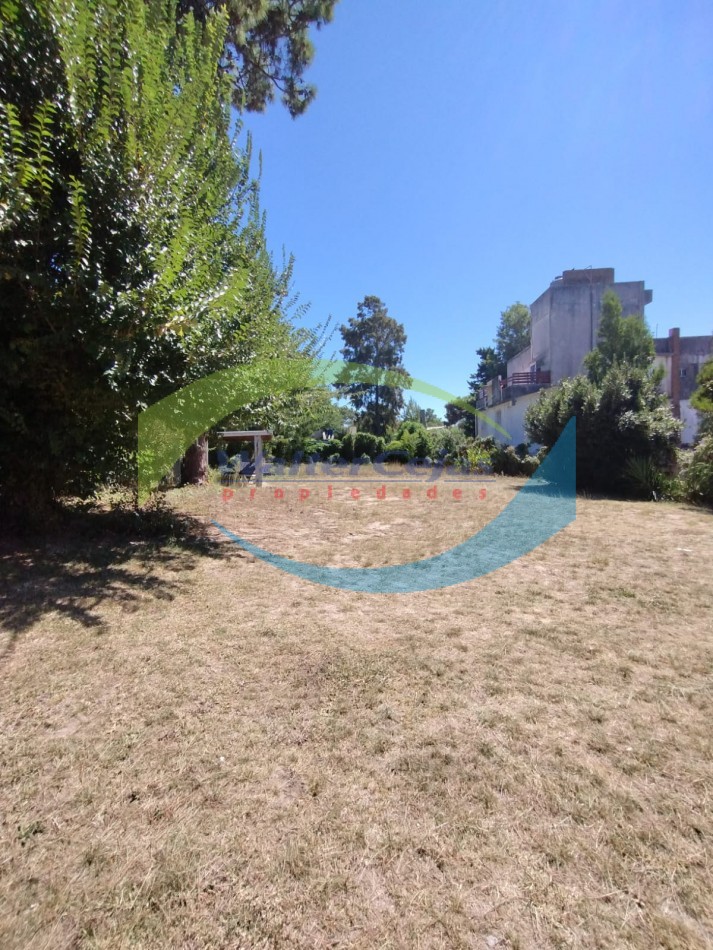 CASA EN VENTA SOBRE LOTE MULTIFAMILIAR HOTELERO