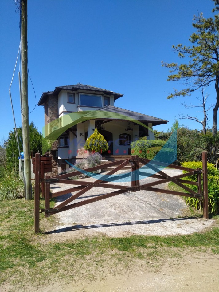 HERMOSO CHALET ESTILO AMERICANO EN 4 PLANTAS - EN EL CORAZON DE MAR DE LAS PAMPAS