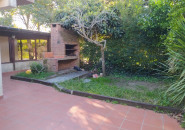 Casa 4 ambientes en Barrio la Carmencita 