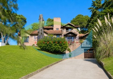 IMPORTANTE CASA 4 AMBIENTES - CAMINO DE LOS PIONEROS 