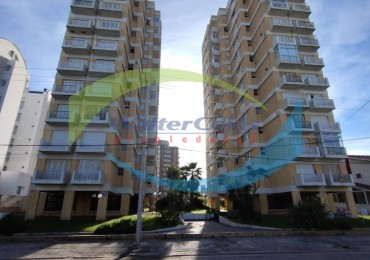DEPARTAMENTO 2 AMBIENTES - GESELL CENTRO - GAS NATURAL Y COCHERA 